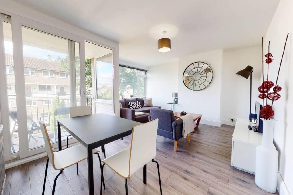 Apartment Amazing 3 Bedroom Flat - 4mins To Tube Station London